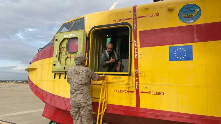 El avión español más potente en la lucha contra los incendios: "Parece un barco con alas"