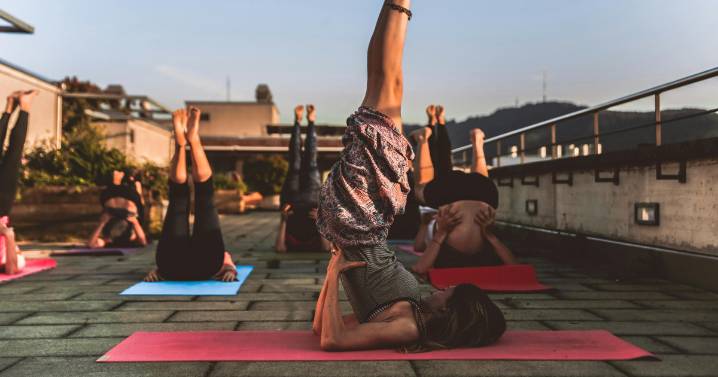 Si eres católico y haces yoga, ojo a lo que dice este cura de Toledo
