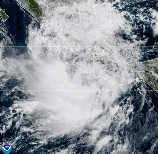 Tormenta Jerry avanza en el Atlántico, mientras Priscilla y otro meteoro amenazan a EEUU