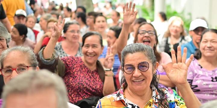 Requisitos para la pensión de mujeres cambiarán en 2026 sin depender de la reforma de Petro