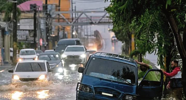Huracán Melissa arrasa en el Caribe al causa destrucción en Jamaica