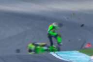 Brutal accidente en el Moto3: dos pilotos chocaron y fueron trasladados en helicóptero