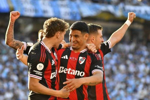 Maximiliano Salas y la ley del ex, las figuras del partido