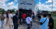Distra?da conductora provoca choque y retrasa viaje de turistas en la Victoria