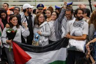 Llegan al AICM seis connacionales repatriados desde Israel; gastos los sufragará el gobierno: Sheinbaum