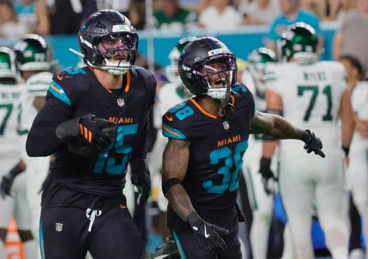 Dolphins' Cornell Armstrong to IR; Miami to sign outside CB