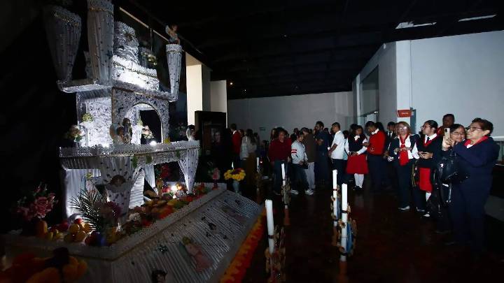 Ofrenda del Museo Regional rinde homenaje a Huaquechula y al Instituto Washington