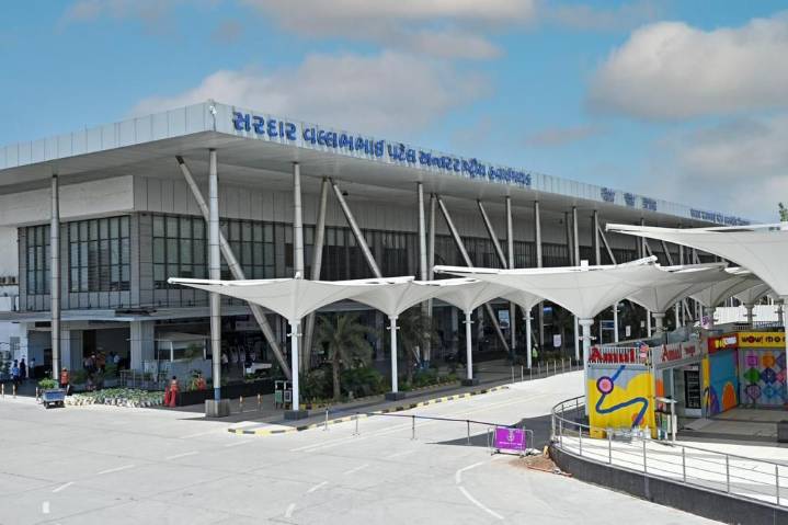 Doha-Hong Kong flight of Qatar Airways makes emergency landing at Ahmedabad airport