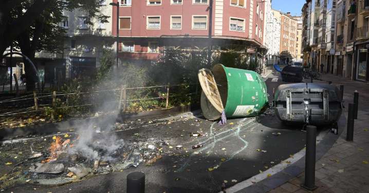 Veinte detenidos y varios heridos al enfrentarse en Vitoria abertzales y miembros de la Falange