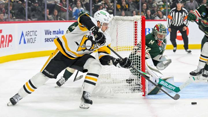 Penguins pull away from Wild, extend point streak to 8
