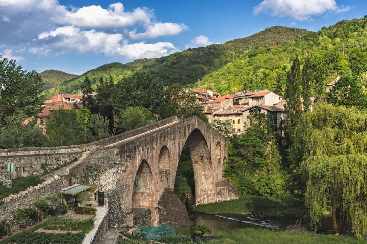 Los tesoros del Ripollès: de la historia de Emma de Barcelona a la leyenda del Comte Arnau y el imprescindible monasterio de Santa María de Ripoll