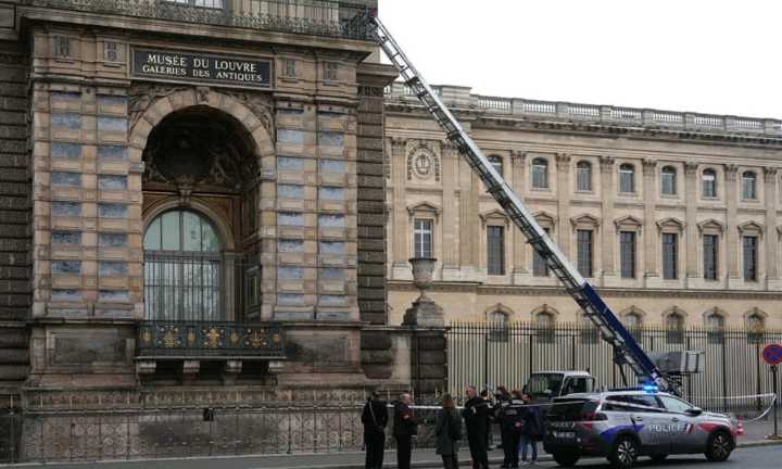 ¿Cómo lograron robar las joyas “invaluables” en el Louvre?