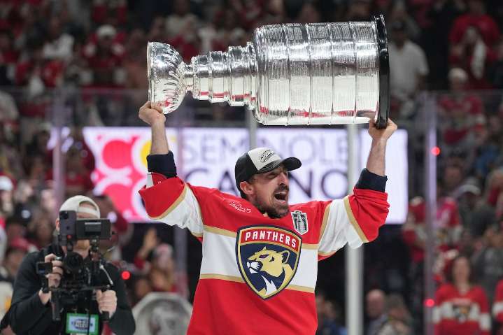 Where to watch Panthers vs Blackhawks 2025 NHL opening day streaming free: Channel, time, odds