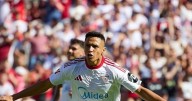 Alexis Sánchez comparte su momento de gloria con Chile y se llena de elogios en España