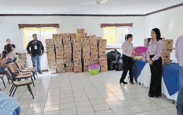 Entregan apoyos para embarazadas y bebés