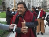 "No quiero comer milanesas con Milei, quiero que se hagan las obras": el reclamo de Gustavo Sáenz al Presidente frente a Casa Rosada