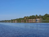 La escuela de Kuarejoro está montada y los obreros sin machete ni botas