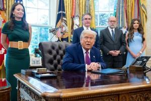 Trump ramps up pressure on Democrats over US government shutdown