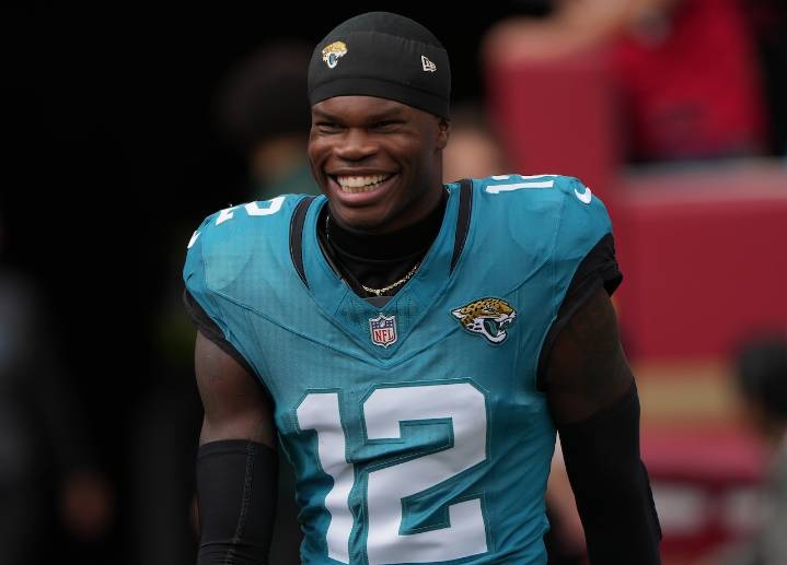 NFL star gets baptized hours before Sunday game