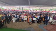 Azucena Cisneros realiza boda comunitaria con 300 parejas de Ecatepec