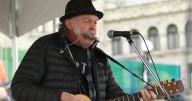 Neil Young to remove music from Amazon streaming service