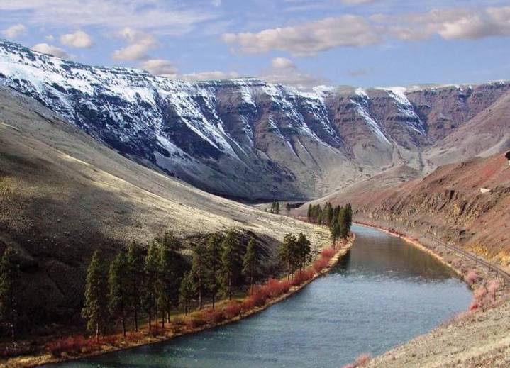 Water tensions rise on both sides of the Cascades