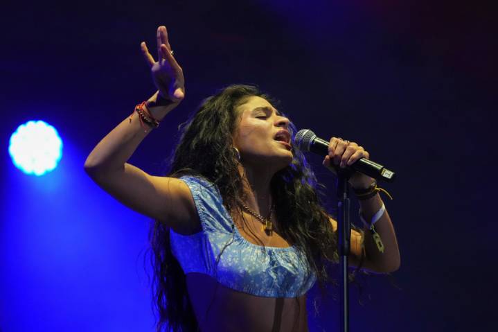 Poetry helped R&B singer Reyez find her voice