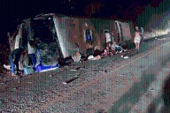 Vuelco de autobús turístico en Pernambuco dejó 16 muertos