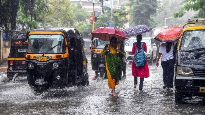 Mumbai Weather Update: Cloudy Skies Bring Rain Threat While Temperatures Hold Steady