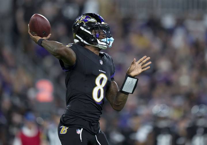 Lamar Jackson back on practice field for Ravens after missing 2 games with hamstring injury
