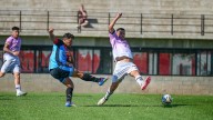 Brown de Adrogué, que terminó con 10, empató con Fénix