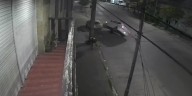 Embistió el auto estacionado de una docente, se fugó y quedó filmado: “Necesito encontrar al que me chocó”