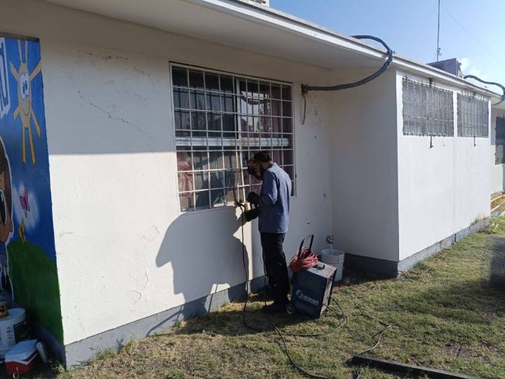 Impulsa Jesús Valenciano rehabilitación de escuelas en distintas colonias