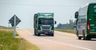 ¡Lamparean al chofer! Así roban tráiler que circulaba en carretera del Edomex