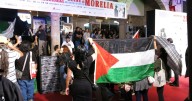 Manifestación propalestina cancela alfombra roja de Juliette Binoche en Morelia