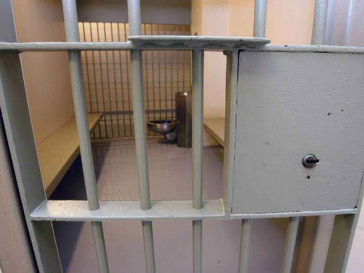 Sarnia-area man gets $1,500 bill for smearing blood in jail cell