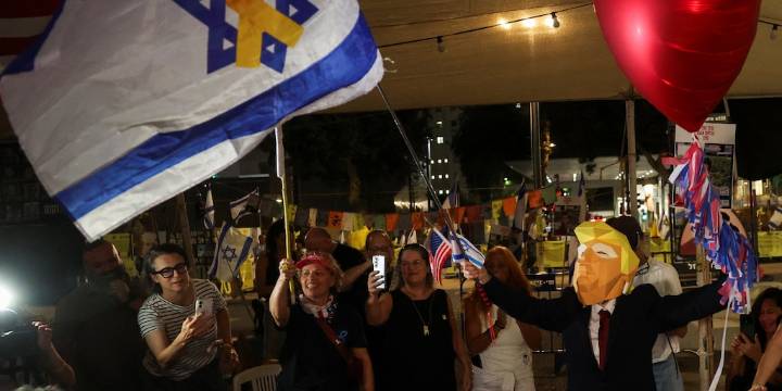 EN VIVO: Multitudes se concentraron en la Plaza de los Rehenes de Tel Aviv para celebrar el acuerdo sobre Gaza