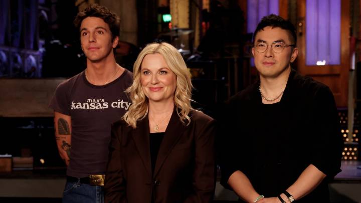 Amy Poehler plays a combative Pam Bondi on ‘SNL' as Tina Fey makes surprise appearance