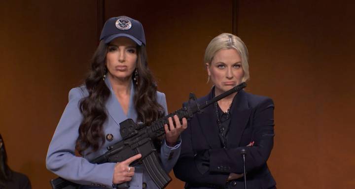 Tina Fey Joins Amy Poehler In ‘Saturday Night Live’ Cold Open as Kristi Noem & Pam Bondi – Watch Now! | Amy Poehler, Kristi Noem, Pam Bondi, Saturday Night Live, Tina Fey | Celebrity News and Gossip |