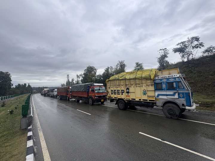 Jammu-Srinagar NH Closed Due To Landslides, Mughal, SSG Roads Shut Due To Snow