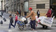 Estiman que la pobreza cayó al 30,7% en los últimos seis meses