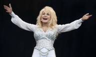 Dolly Parton publica un vídeo para tranquilizar sobre su salud: ¡Aún no estoy muerta!