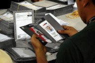 Bolivia revisa el material electoral para la segunda vuelta presidencial