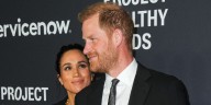 Body Language Expert Reveals the Meaning Behind Meghan Markle's Signal to Husband Harry at an Event