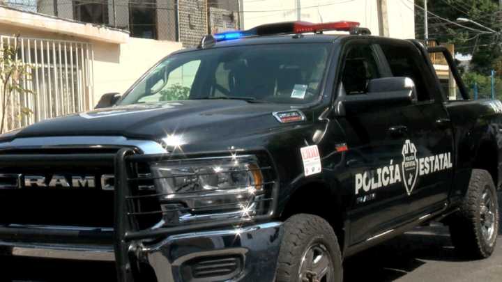 Hombre Intenta Atropellar a Policías Estatales de Jalisco; Oficial Dispara a Llanta del Auto