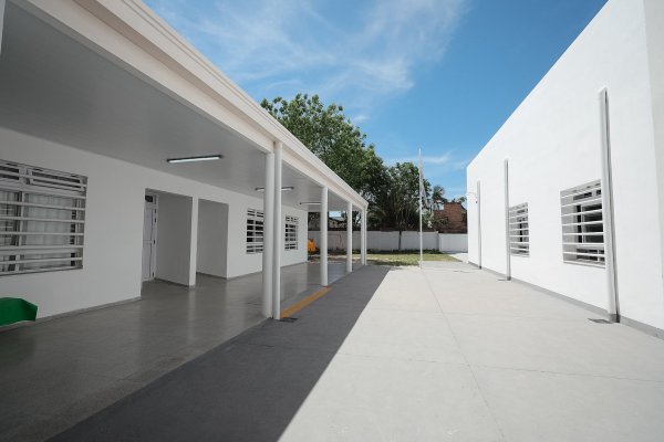 UN AS BAJO LA MANGA! El gobernador habilitó una obra escolar en Goya por $1.500 millones