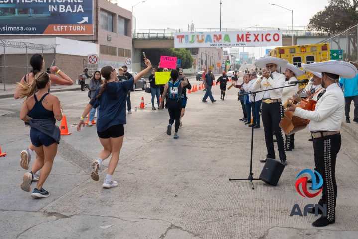 Pedalean miles de San Diego a Tijuana en la Carrera Binacional 2025