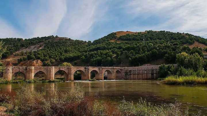 Estos pueblos de España te pagan para que vivas en ellos: conoce los mejores