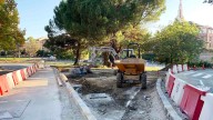 El carril bici que Asirón mete 'con calzador' en una de las zonas con más tráfico de Pamplona: "Es un desastre"