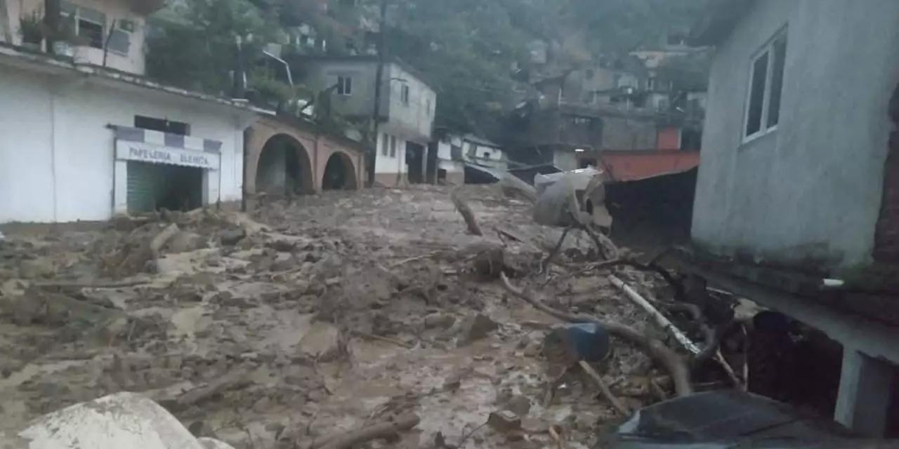 Suben a 37 los muertos por las lluvias; 5 estados, bajo el agua